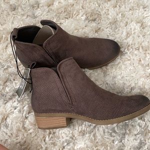 Dolce Vita Booties - dark grey - never worn size 6.5